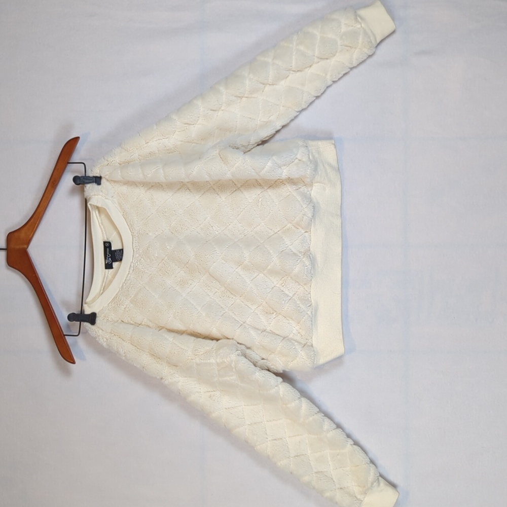 Miss Chevious White‎ Fuzzy Textured Crewneck Sweater M